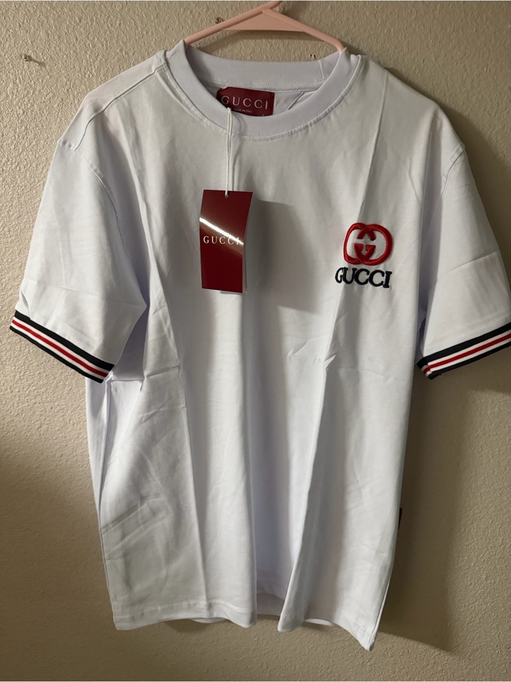 Gucci White Crewneck Tee with Red Logo and Striped Sleeve Trim - Picture 3 of 5